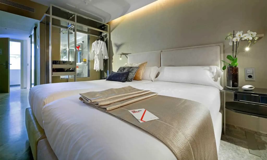 Stage View Double Superior room full double bed