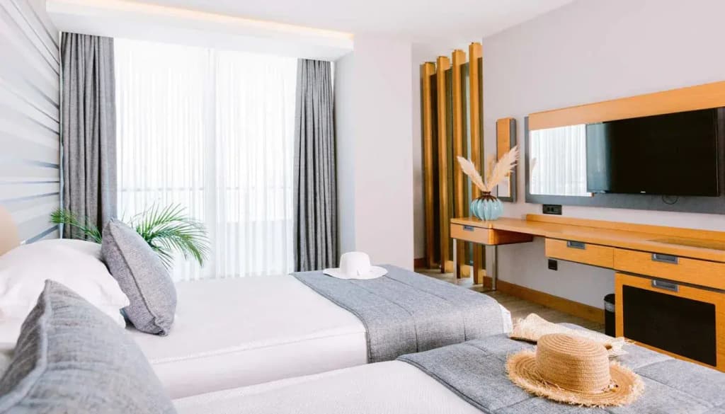 Double Suite full double bed