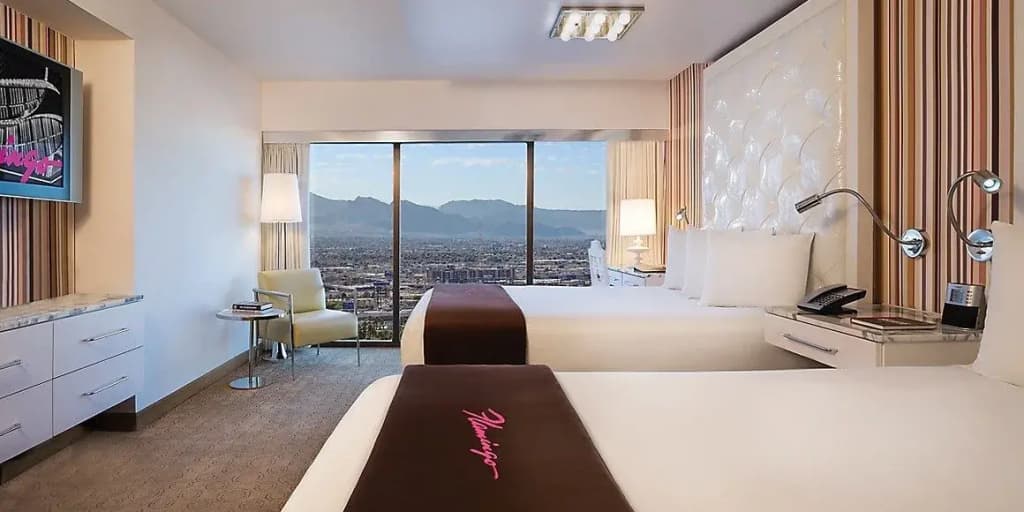 Quadruple Go room with city view