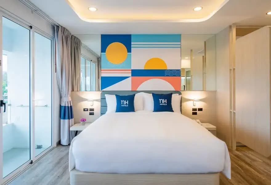 Lagoon Double Suite full double bed