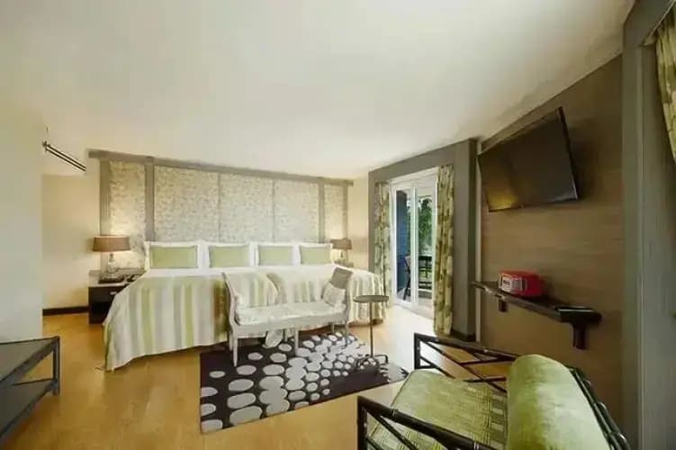 Executive Family Double Suite twin beds