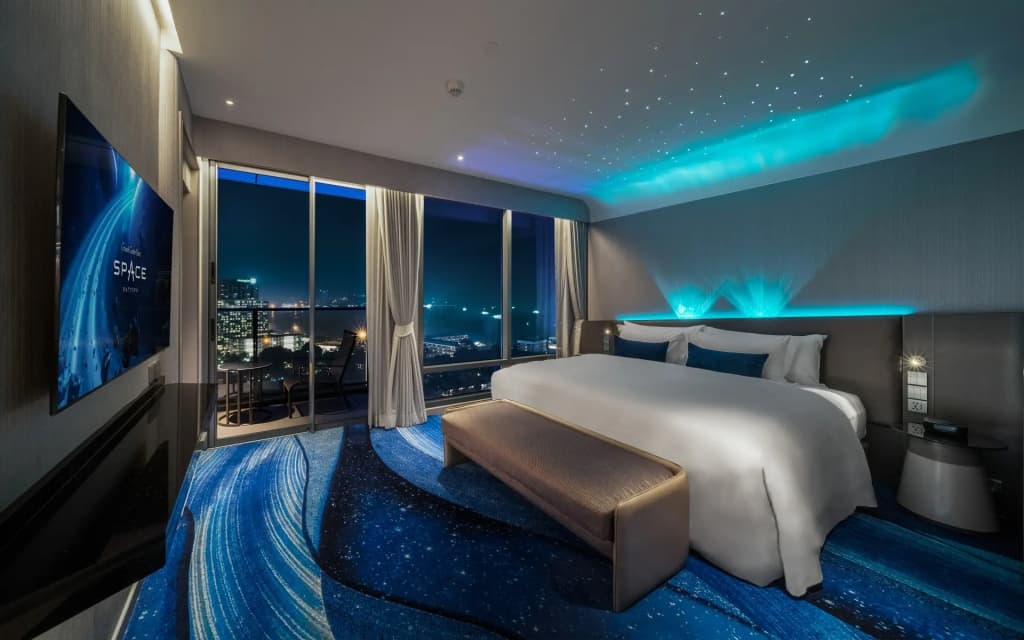 Double Space Suite full double bed