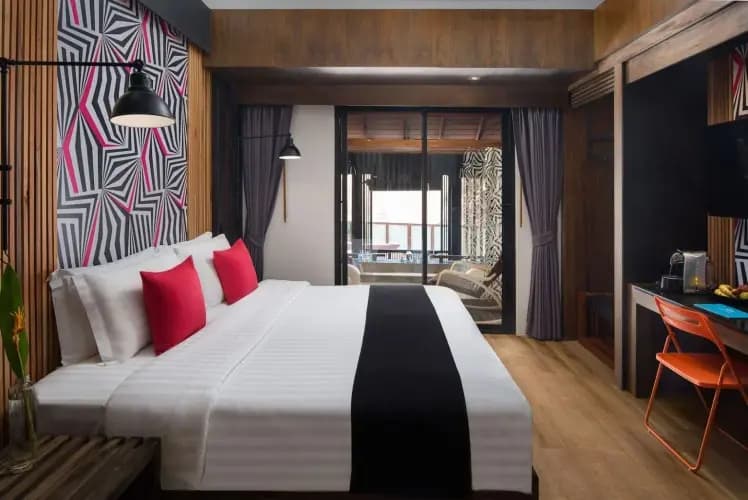 Deluxe Double Suite with balcony twin beds