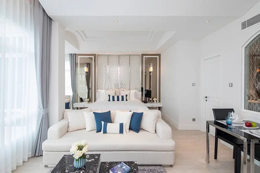 Sapphire Double Suite full double bed