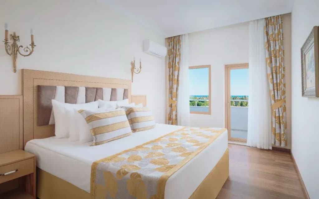 Double Family Suite with sea view full double bed