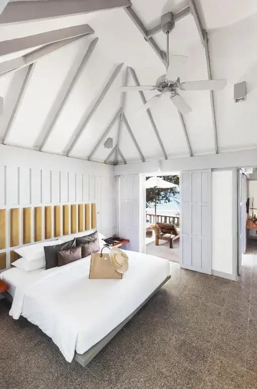 Deluxe Double Beach Suite full double bed