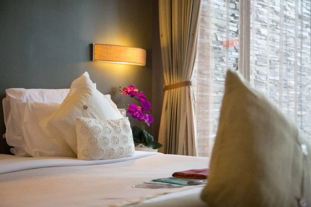 1 Bedroom Deluxe Plunge Pool Double Suite full double bed
