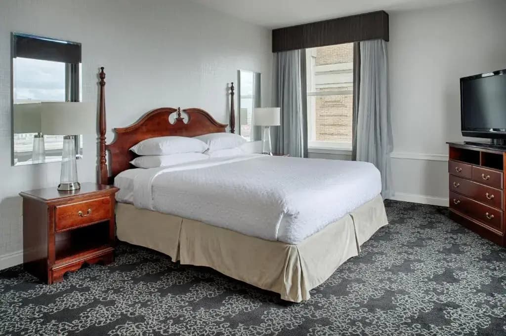 1 Bedroom High Floor Double Suite full double bed