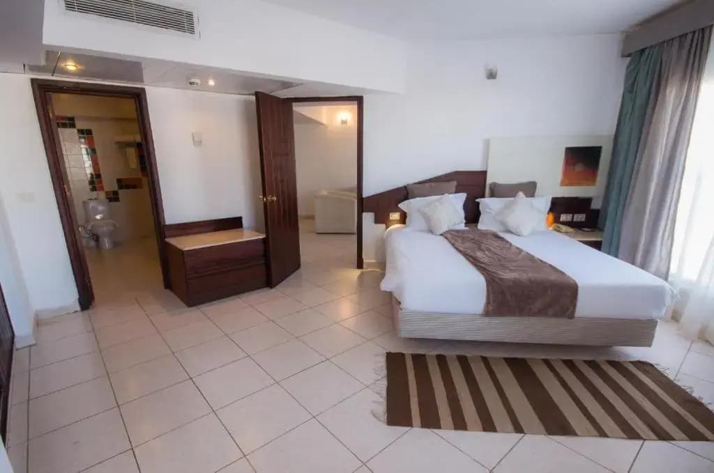 Double room with pool view full double bed
