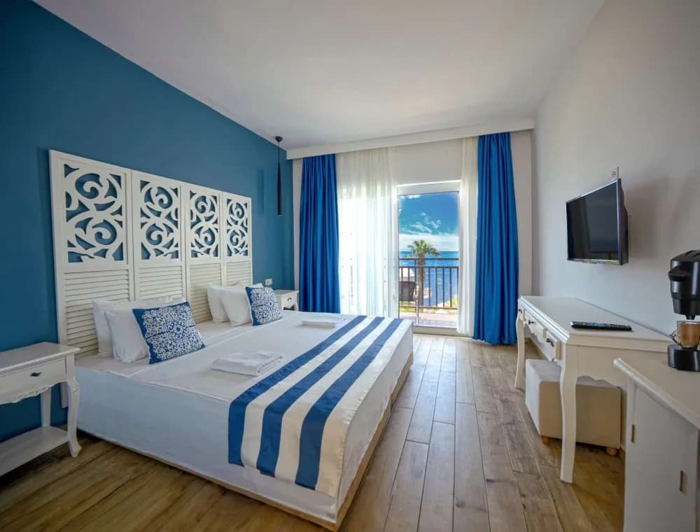 Club Double room with sea view full double bed
