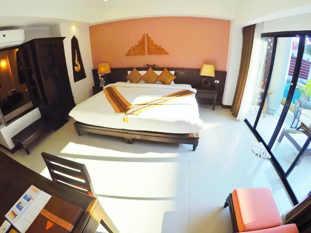 Deluxe Pool Access Double room full double bed