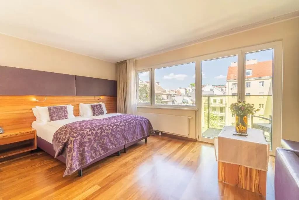 Delegate Double Suite full double bed