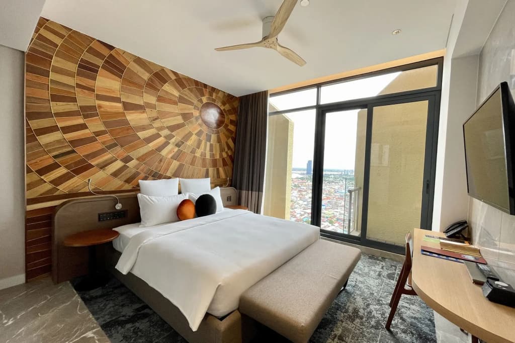 Panorama Double Suite full double bed