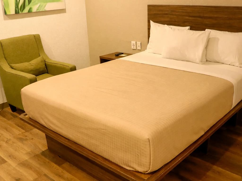 Double Suite full double bed