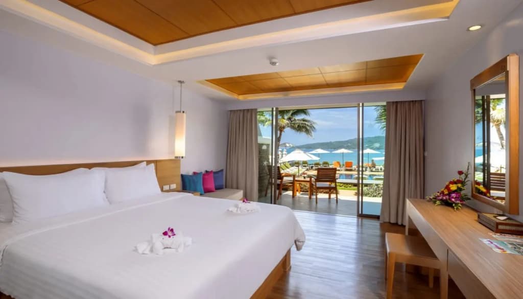 Deluxe Pool Double room twin beds