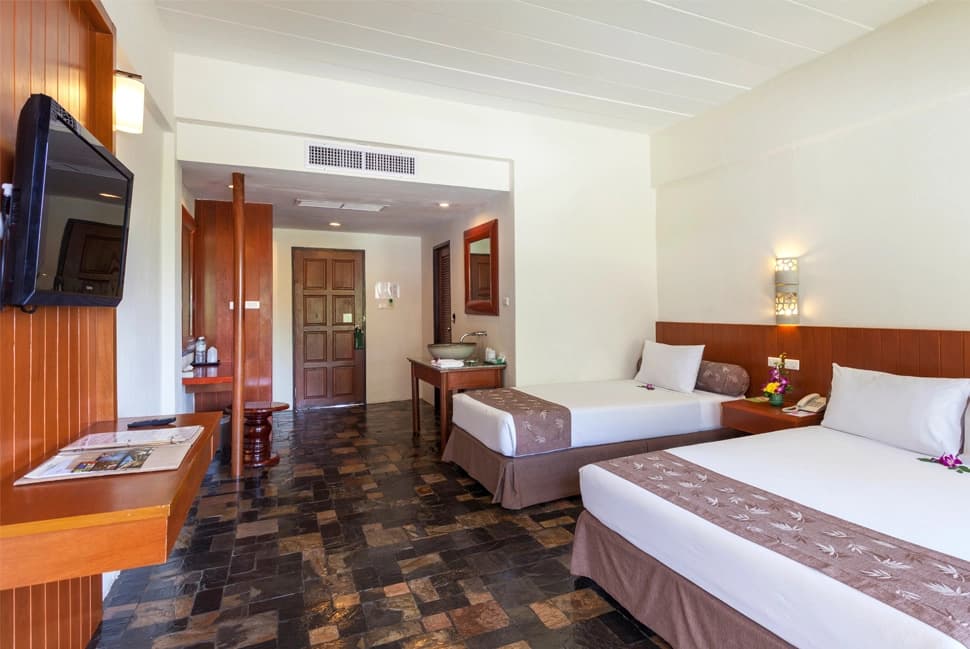 Deluxe Double room with pool view twin beds