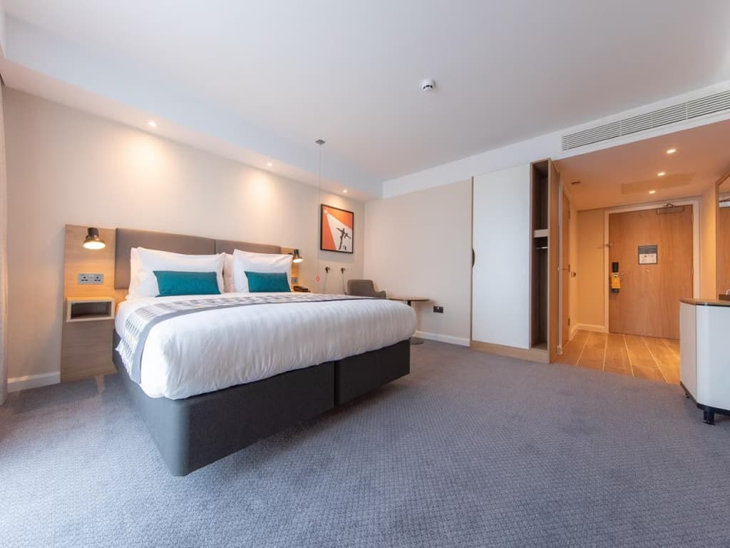 Standard Super King Double room full double bed