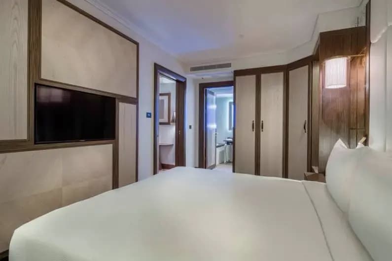 Double Suite full double bed