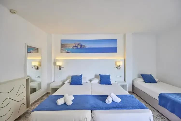 Standard Triple room with balcony