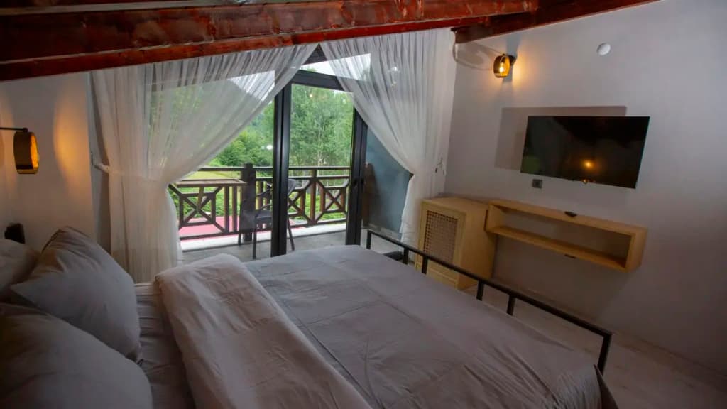 Roof Double room with balcony full double bed