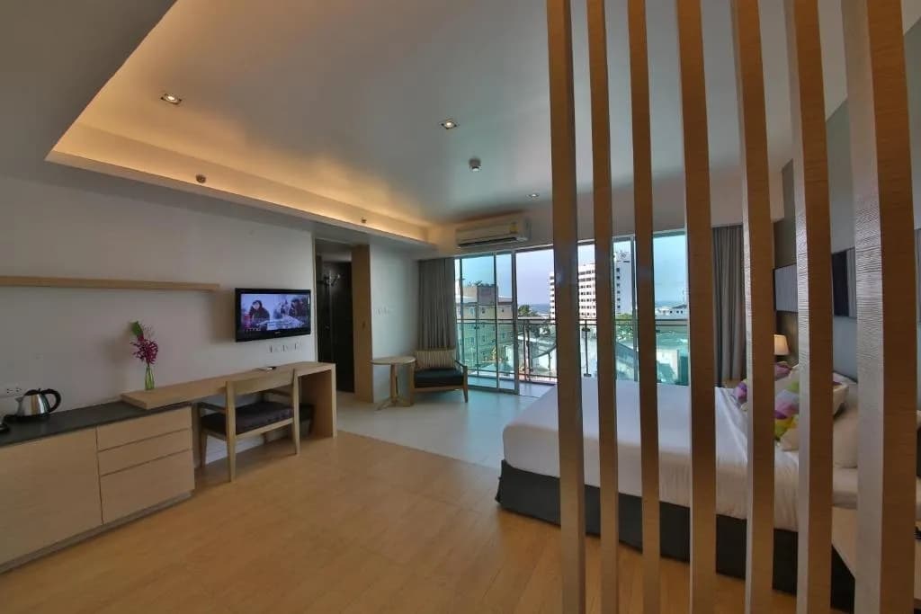 Sun Executive Double room with balcony and with city view full double bed