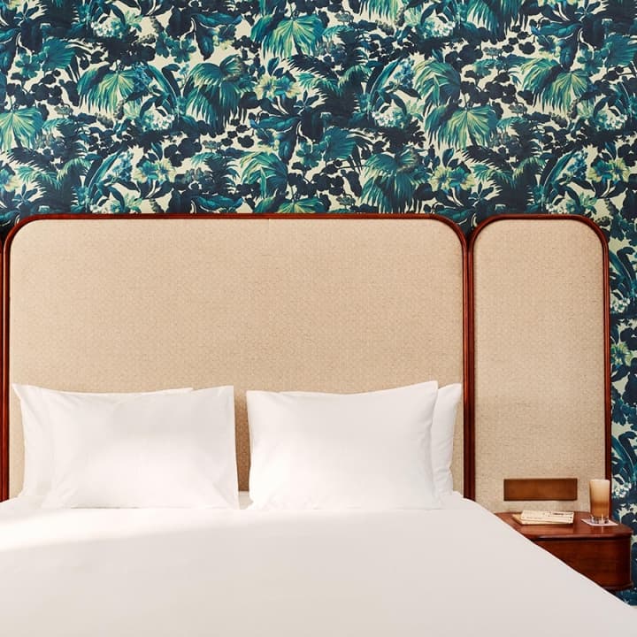 Double Headliner Suite full double bed