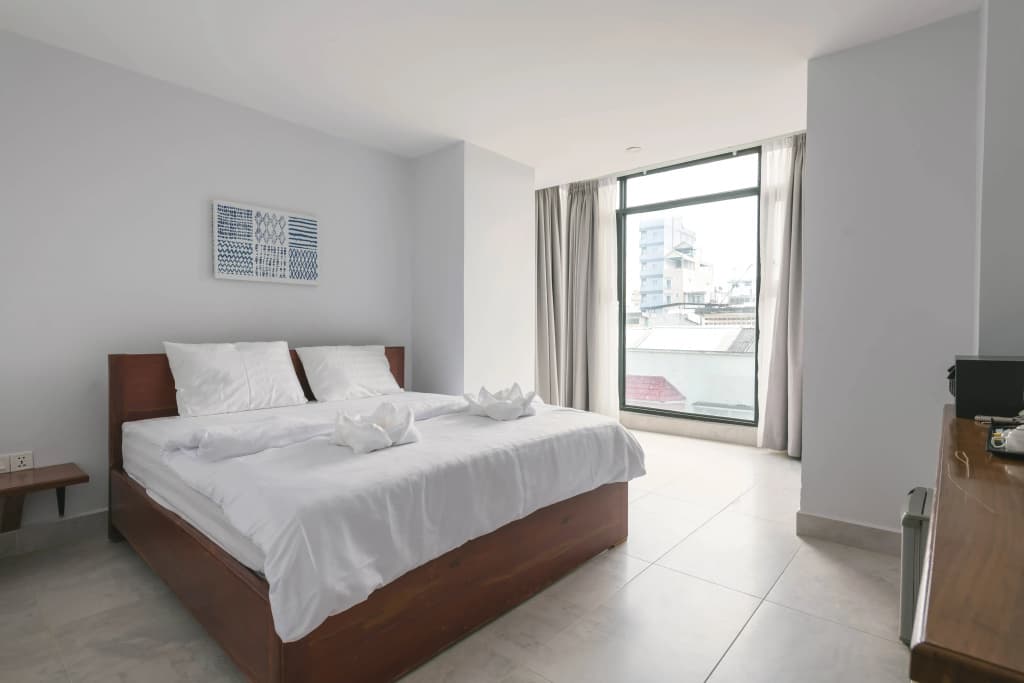 Superior Front Double room full double bed