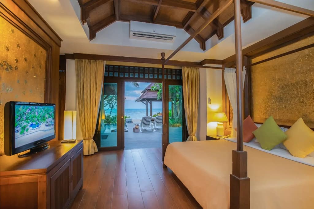 Pool Villa Suite beachfront