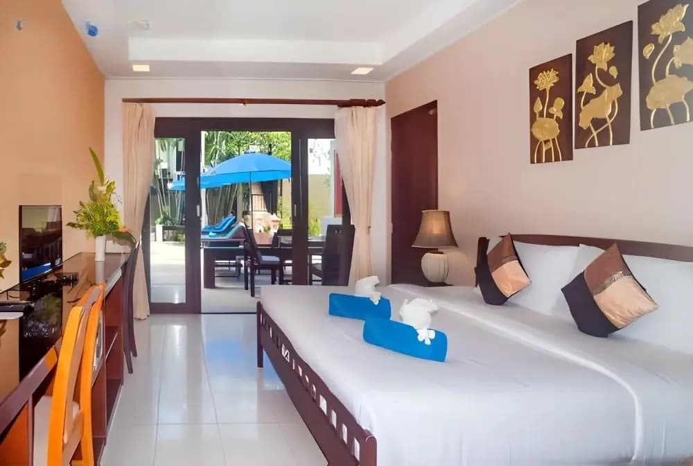 Deluxe Double room with pool view full double bed