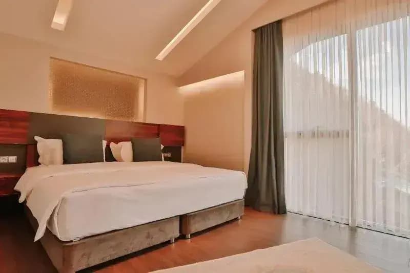 Roof with Jacuzzi Double Suite with sea view full double bed