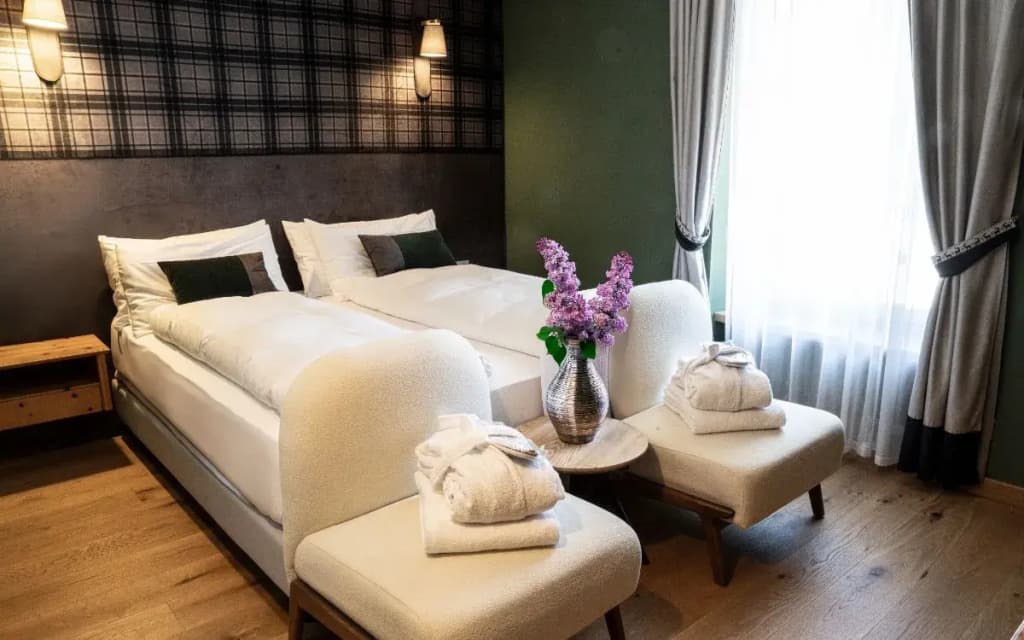 Deluxe Double room with balcony full double bed