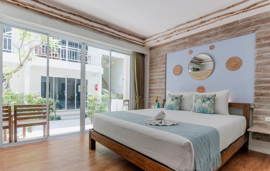 Deluxe AB2 Double room full double bed