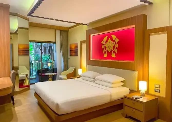 Deluxe Pool Front Double room full double bed