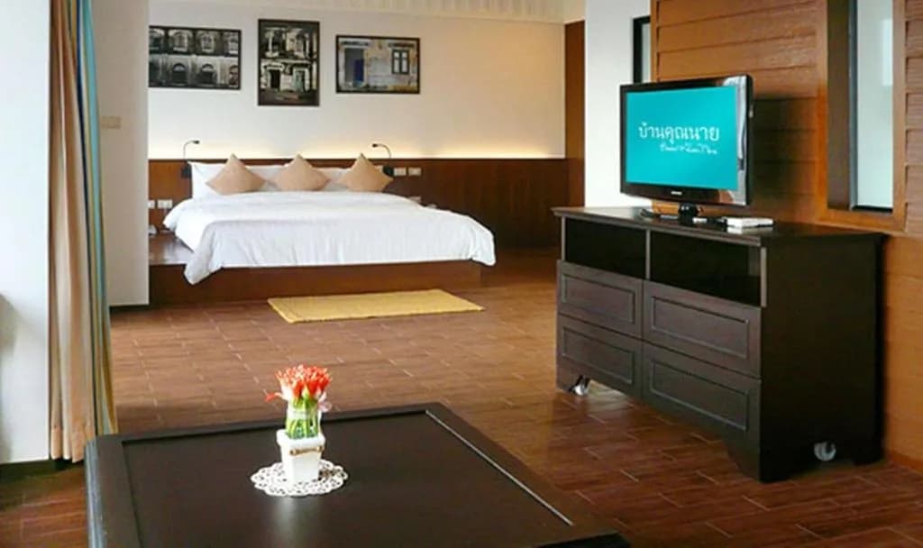 Double Suite full double bed