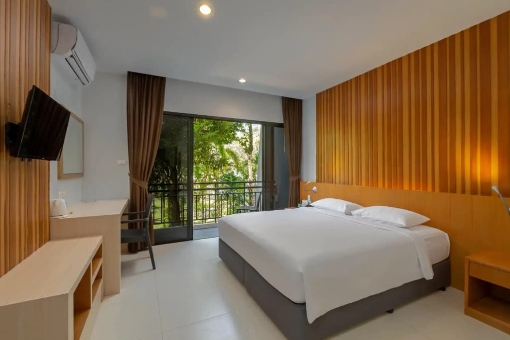 Tropical Deluxe Double room full double bed
