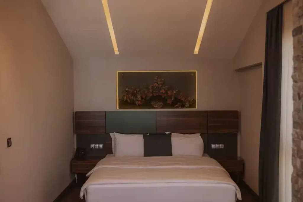 Peerless with Jacuzzi and Fireplace Double Suite full double bed