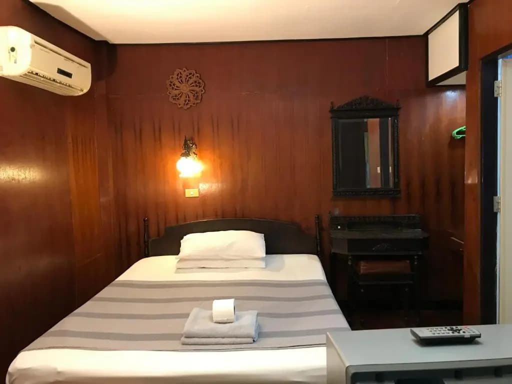 Standard Double Bungalow full double bed