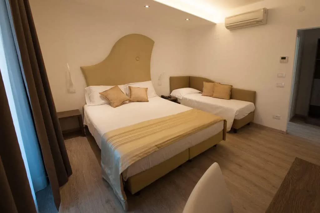 Double Junior Suite with balcony full double bed