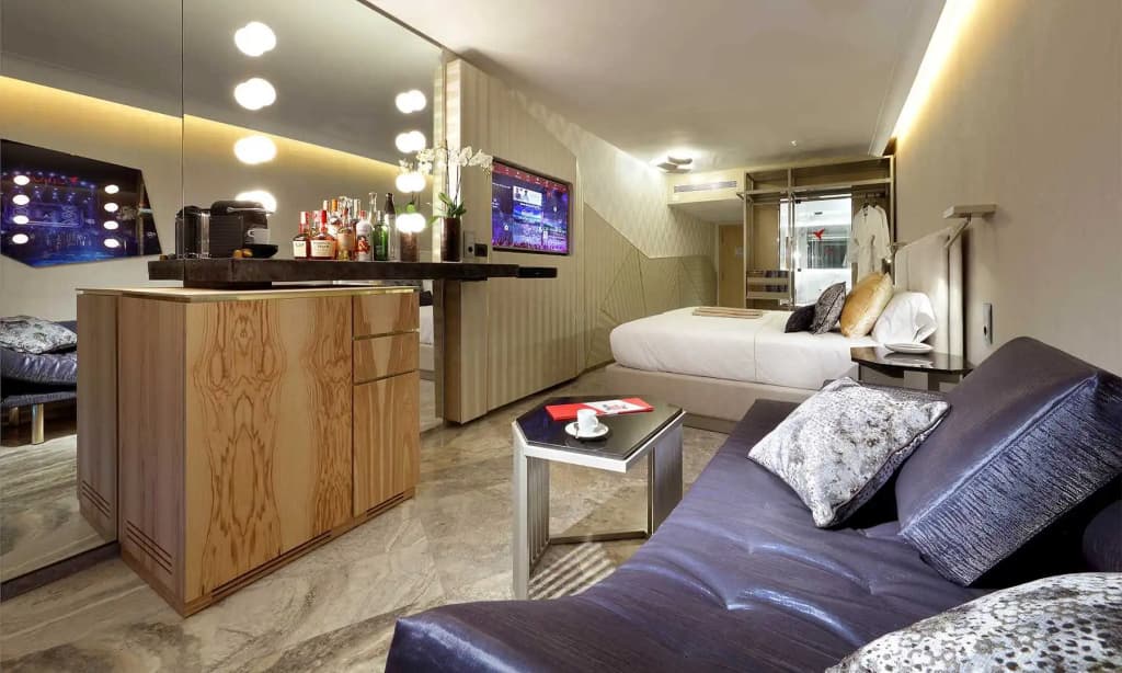 Club Double Superior room full double bed