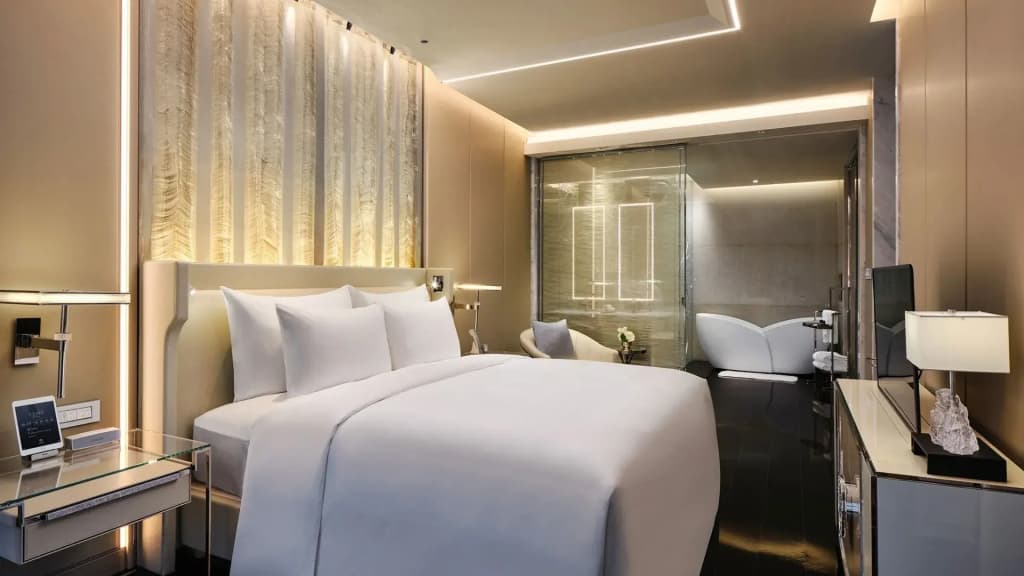 Grand Double Suite full double bed