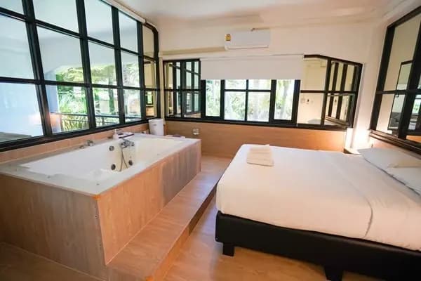 With Jacuzzi Family Suite with garden view