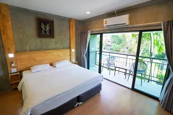 With Jacuzzi Family Suite with pool view
