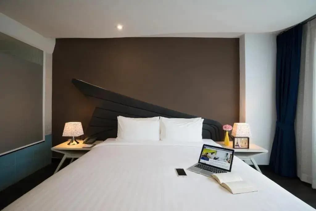 Double Suite full double bed