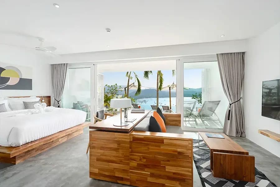 Grand Deluxe Double Pool Access Suite full double bed