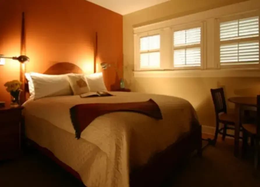 No.111 The Wabash Double room full double bed