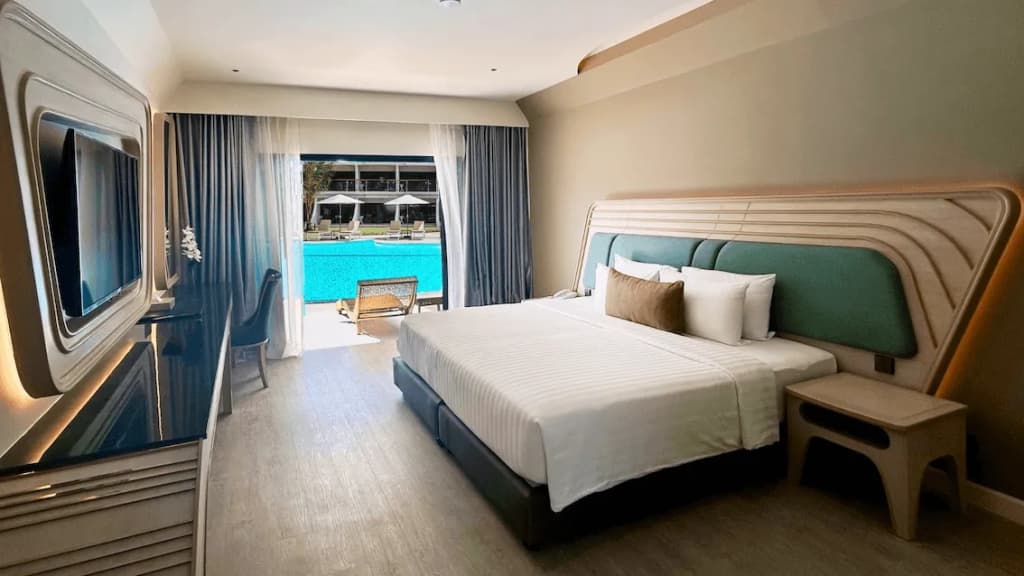 Grand Amora Pool Side Double room full double bed