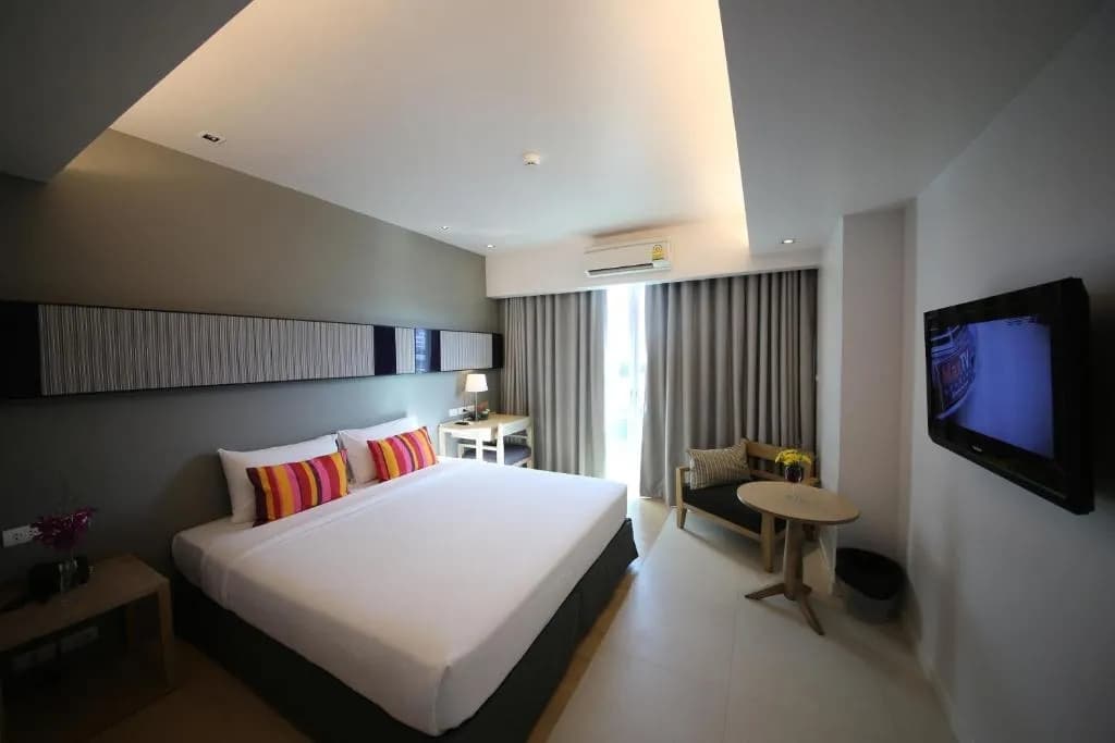 Sun Superior Double room with balcony and with city view full double bed