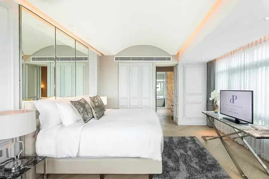 Prestige Double Suite full double bed