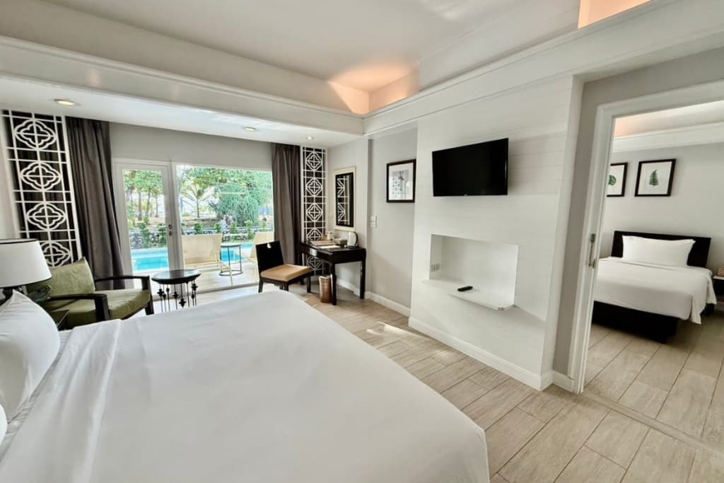 Lagoon Pool Access Family Connecting room