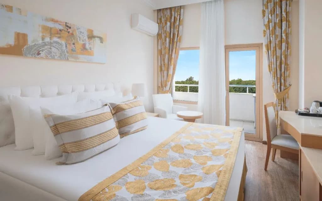 Standard Double room with land view full double bed